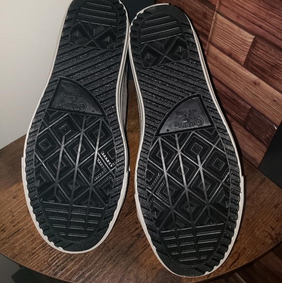 (SOLD) Brand new boys high top Converse Sneaker - Picture 5 of 9